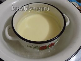 Ванільний крем з шоколадними тістечками