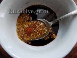 Рулька в медово-горчичном соусе