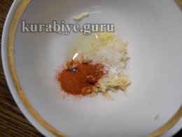 Скумбрия в чесночном соусе с обжаренным картофелем