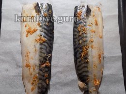 Скумбрия в чесночном соусе с обжаренным картофелем