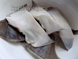 Камбала жареная с грибами и корнишонами