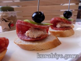 Канапе с салями и крем чизом 