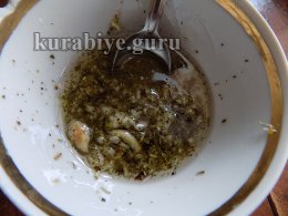 Курка запечена на хлібі