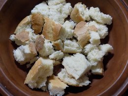 Курка запечена на хлібі
