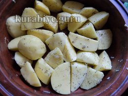 Курячі крильця карі з картоплею