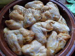 Курячі крильця карі з картоплею