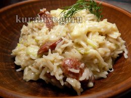 Рис с копчёными колбасками и цуккини 