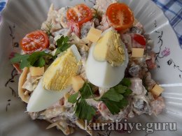 Салат з шинкою та грибами