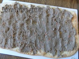 Закусочний печінковий торт із сирним кремом