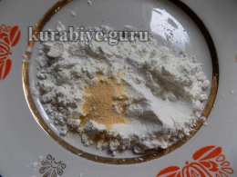 Запечённая куриная грудка с клубнично-манговой сальсой