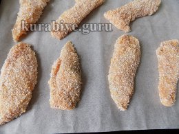 Запечённая куриная грудка с клубнично-манговой сальсой