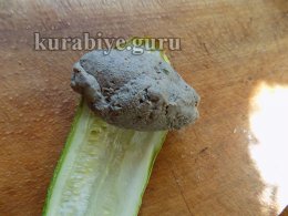Рулетики із кабачків з курячим паштетом