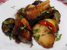 Свинина тушкована з овочами