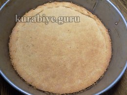 Йогуртовый пирог с малиновым кули 
