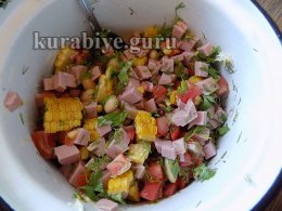 Салат з квасолею та шинкою 