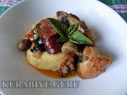 Мясное рагу-ассорти со сливочной полентой 