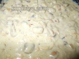 Курка під грибним соусом у духовці