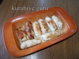 Крученики зі свинини з чорносливом і яблуками