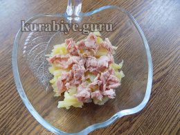 Салат з тунцем і крабовими паличками