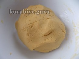 Замешиваем мягкое и эластичное тесто