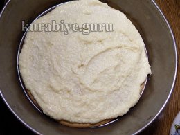 Смазываем коржи кремом