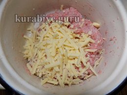 Голубці з м'ясом і чеддером по-креольські 