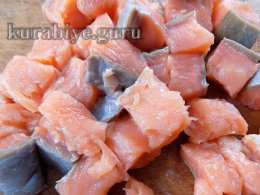 Пирог из слоёного теста с лососем