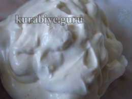 Куриные крылышки запечённые в духовке с соусом из голубого сыра 