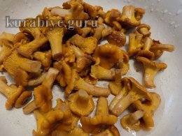 Курячий салат із лисичками