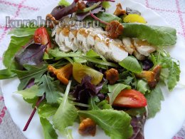 Курячий салат із лисичками