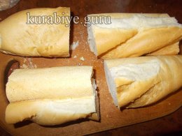 Чесночный багет с сыром и курицей 