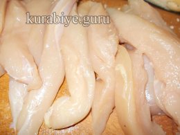 Чесночный багет с сыром и курицей 