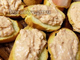 Канапе с фасолью и прошутто 