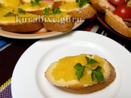 Бутерброды  с креветочным маслом и икрой мойвы 