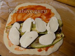 Тройная пицца кальцоне 
