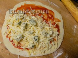 Тройная пицца кальцоне 