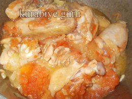 Курка тушкована з оливками та лимоном 