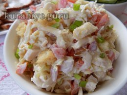 Салат із копченою куркою та капустою