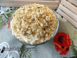 Куриный салат с черносливом и орехами Монмартр