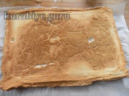 Меренговий рулет з полуницею