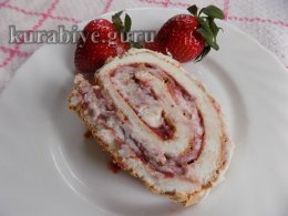 Меренговий рулет з полуницею