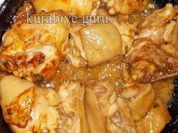 Тушкована курка у карамельному соусі 