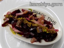 Закуска з буряка, оселедця та яблука