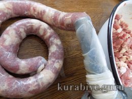 Домашня ковбаса зі свинини у духовці