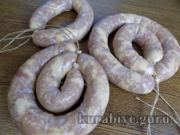 Ковбаса домашня з курятини у духовці