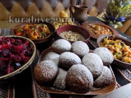 Пісні пампушки з сухофруктами на Різдво 