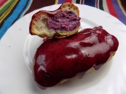 Еклери з сирним кремом і чорницею 