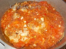Свиные рёбрышки в томатном соусе