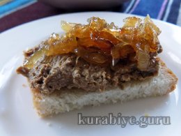 Паштет із курячої печінки з карамелізованою цибулею