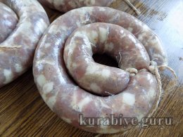 Домашня ковбаса з гірчицею та часником 